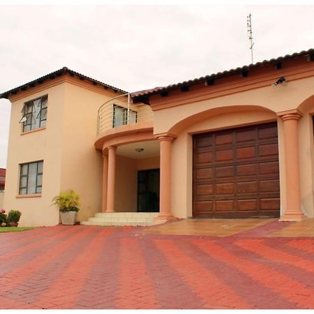 Asda Guesthouse Mogwase Esterno foto