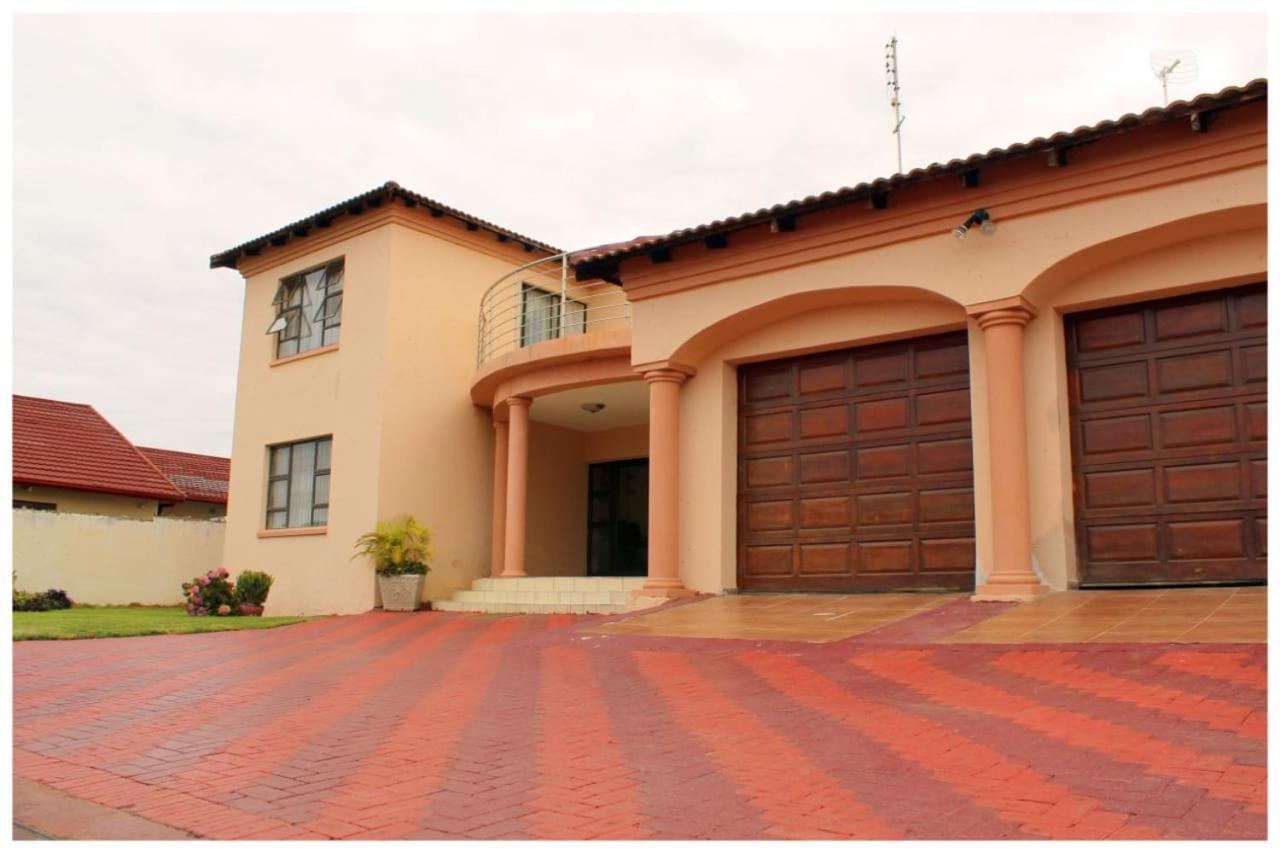 Asda Guesthouse Mogwase Esterno foto