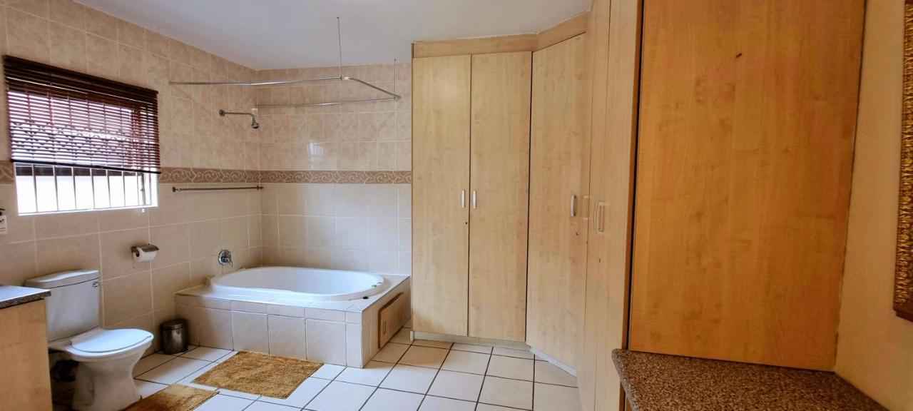 Asda Guesthouse Mogwase Esterno foto
